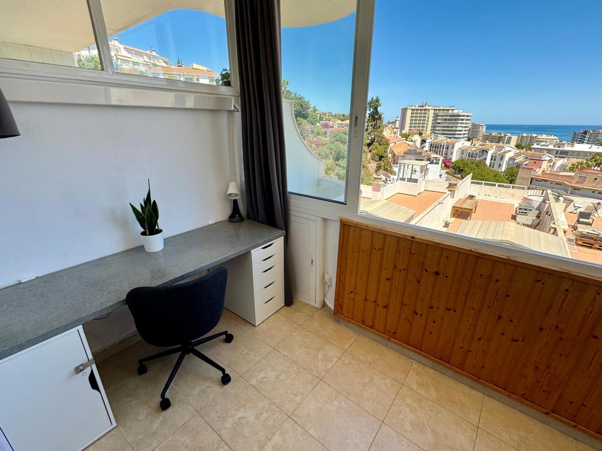 Cozy Fuengirola Apartment With Sea View & Pool Eksteriør bilde