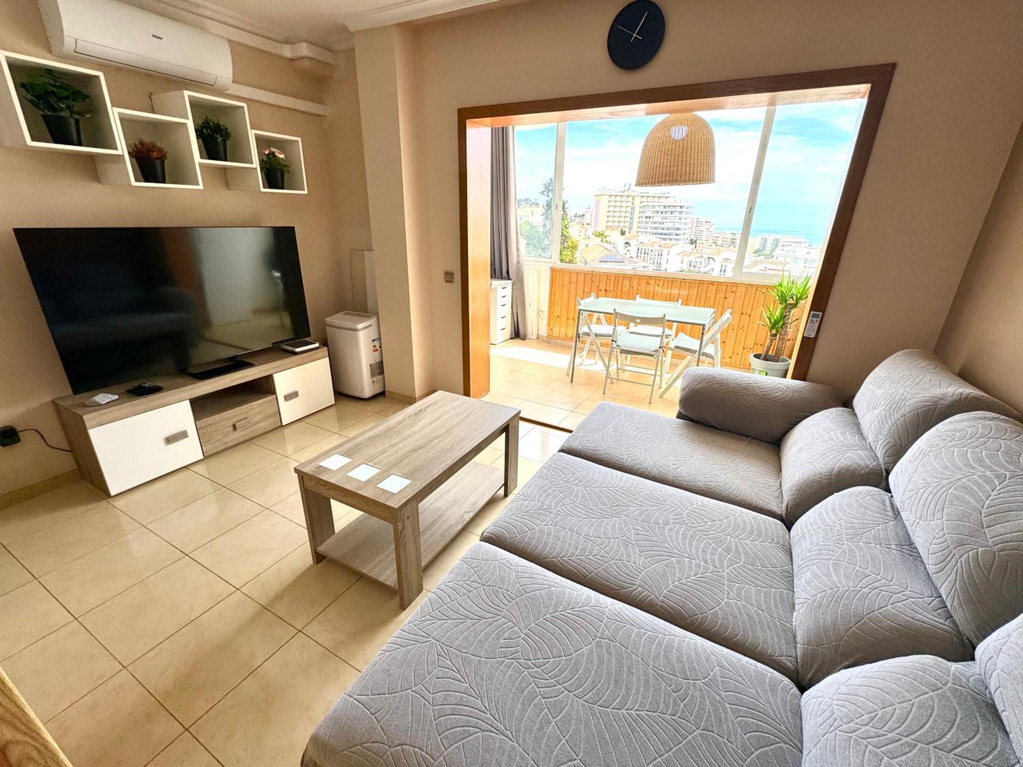 Cozy Fuengirola Apartment With Sea View & Pool Eksteriør bilde